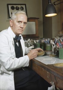 抗生物質を発見した細菌学者『アレクサンダー・フレミング』を紹介!