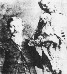 巨人族は実在した！？世界各地で発見された大きすぎる人骨、ミイラ、手足の跡！