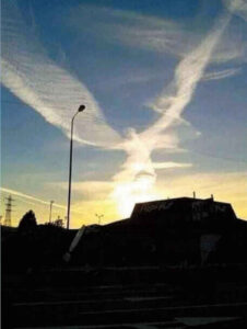 【画像あり】大天使ミカエルがウクライナ・キエフの空に現れた!?