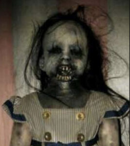 【世界の不気味・呪われた人形10選】いわくつきの人形たちは何を訴えているのか...